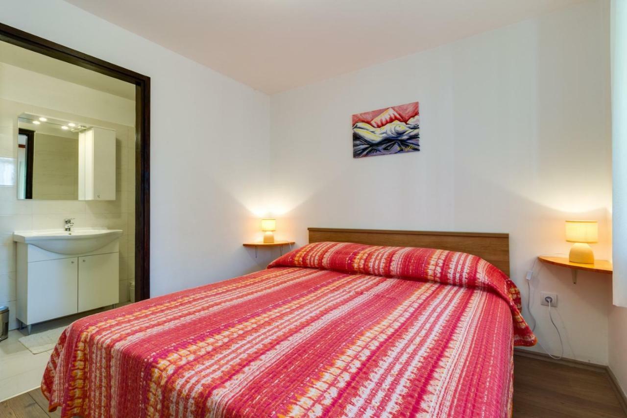 Apartments Perka Near Beach プーラ エクステリア 写真